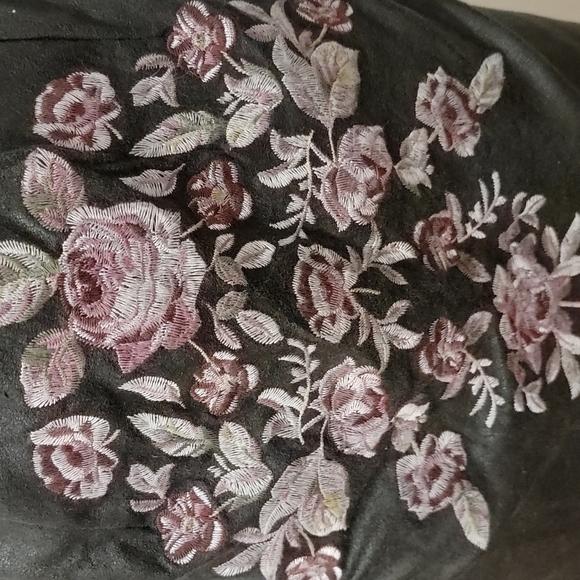 C+J Collection Floral Skirt - Picture 2 of 9